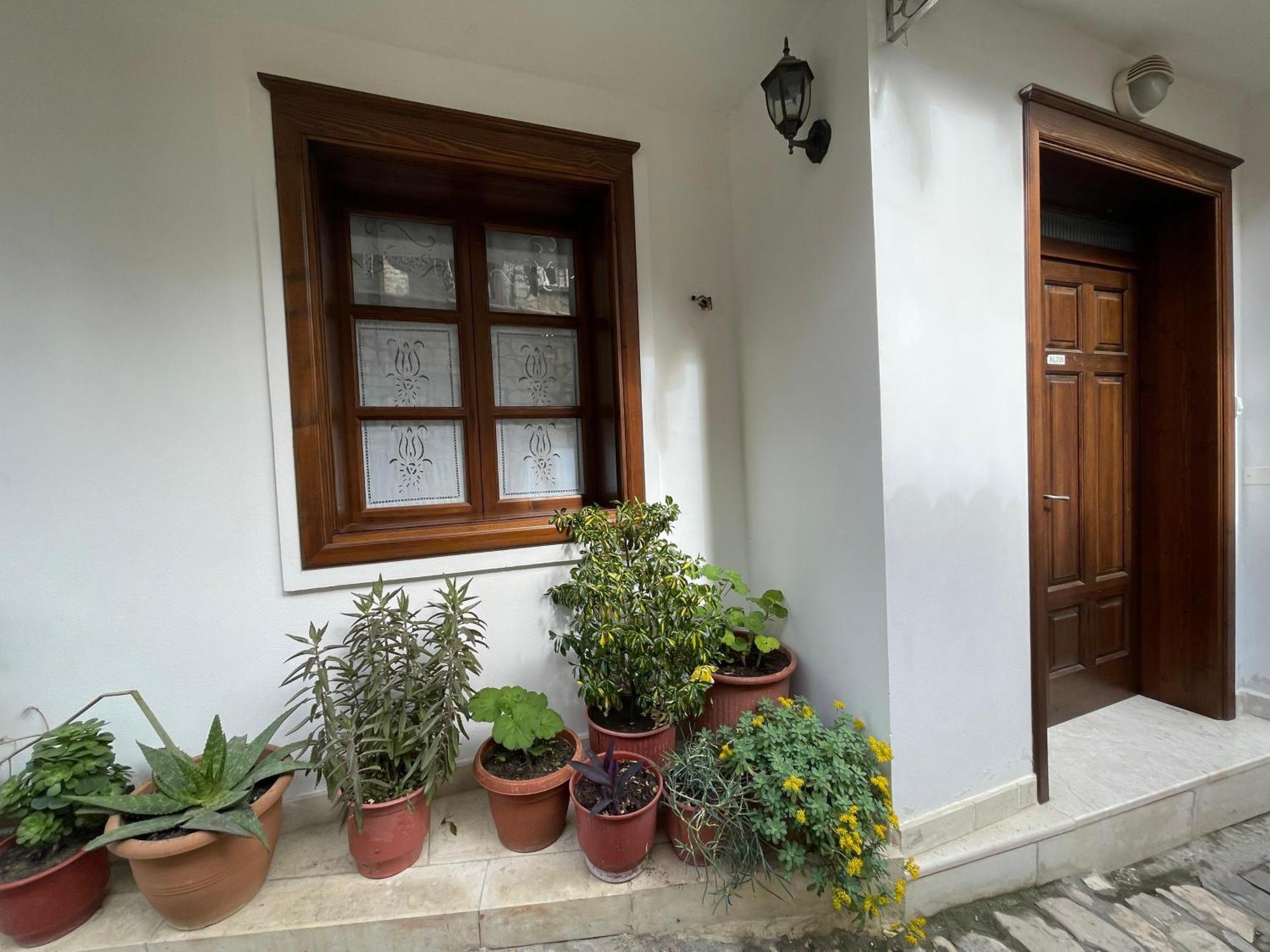 Apartment Altin In Old Town Berat Kültér fotó