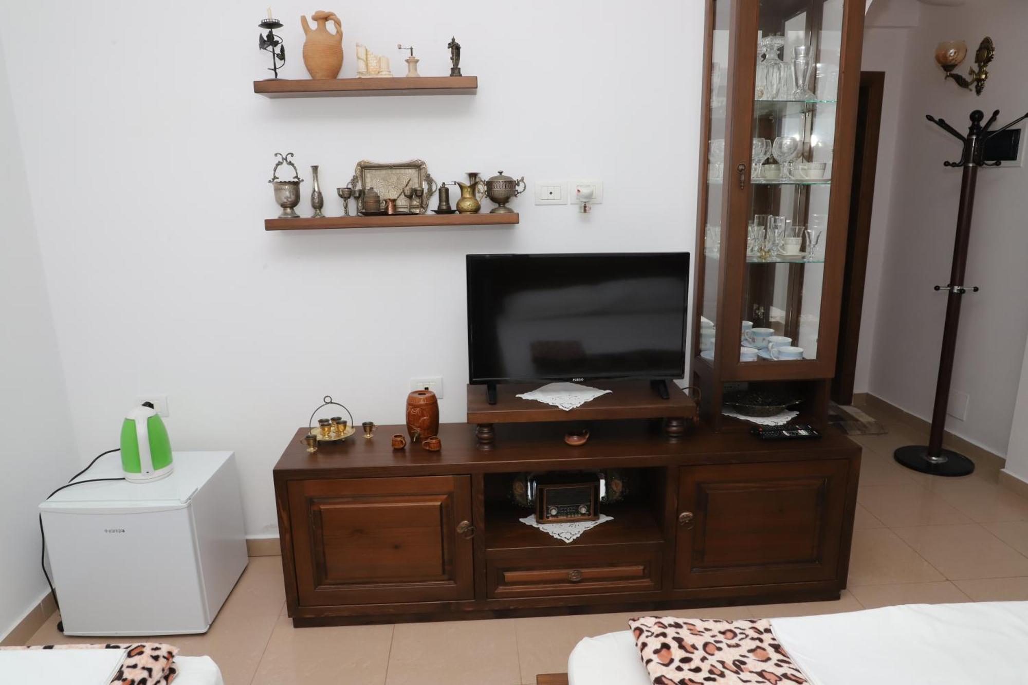 Apartment Altin In Old Town Berat Kültér fotó